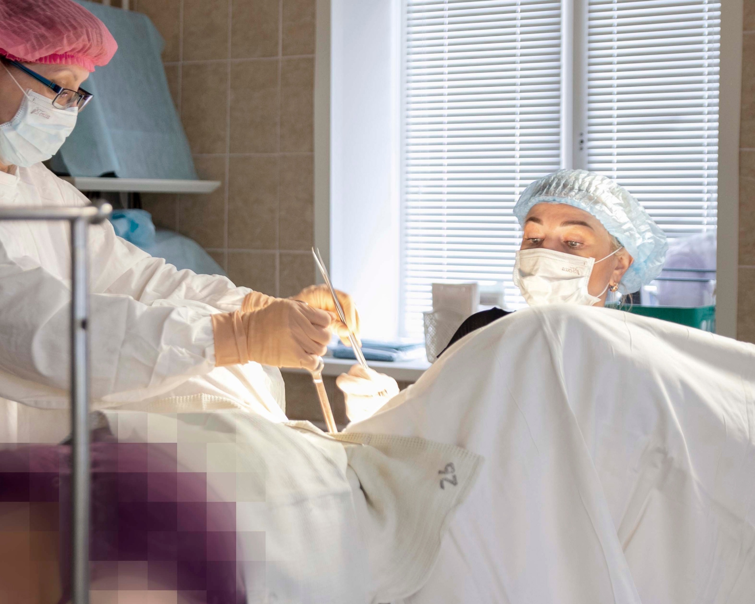 Кировские врачи подарили женщине возможность стать мамой, несмотря на опухоль