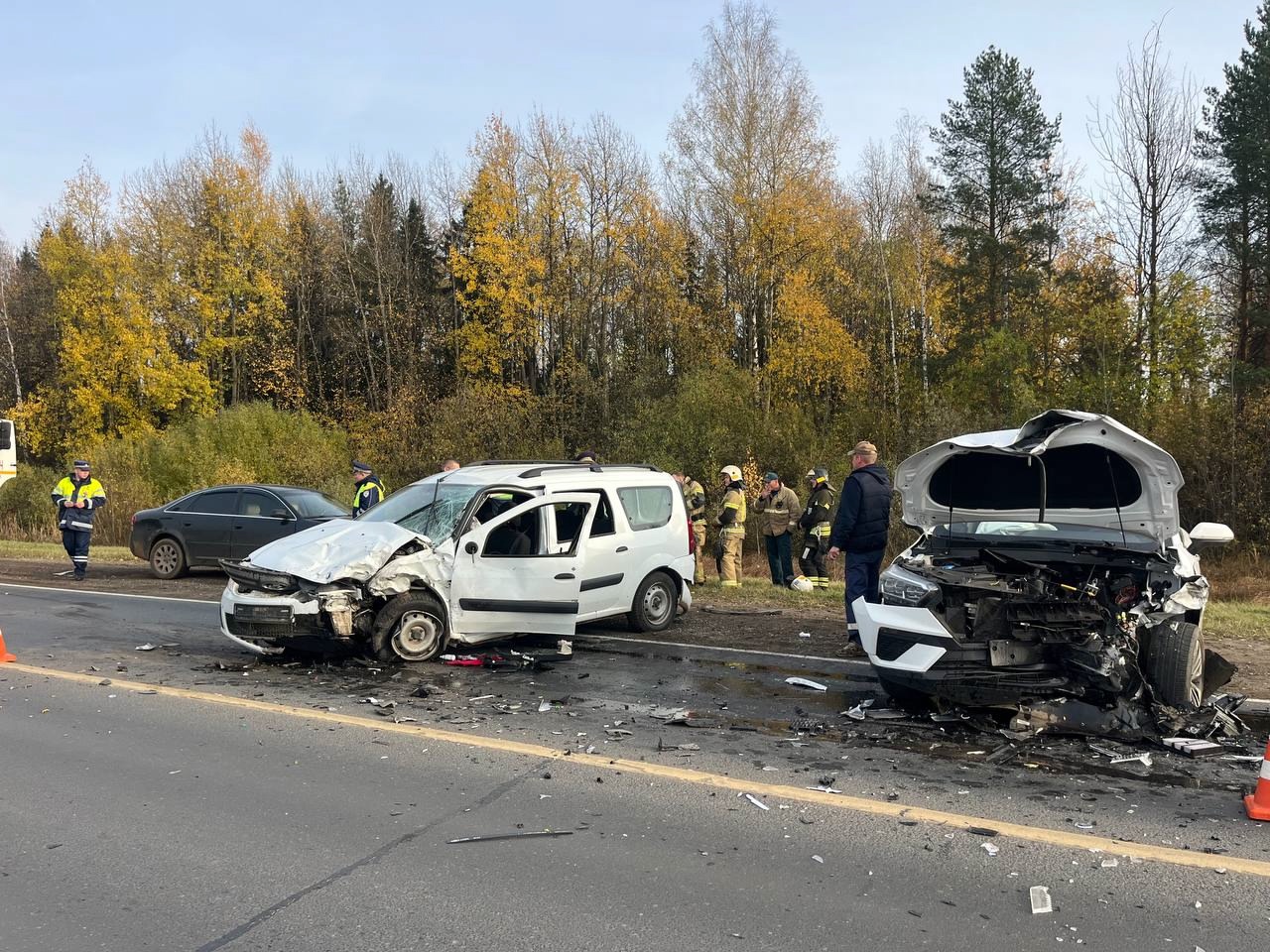 В жестком ДТП под Кировом смяло три автомобиля