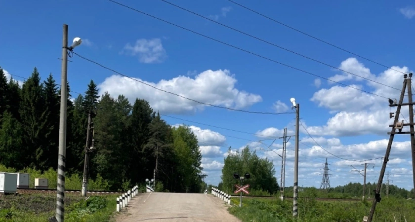 Под Кировом перекроют железнодорожный переезд