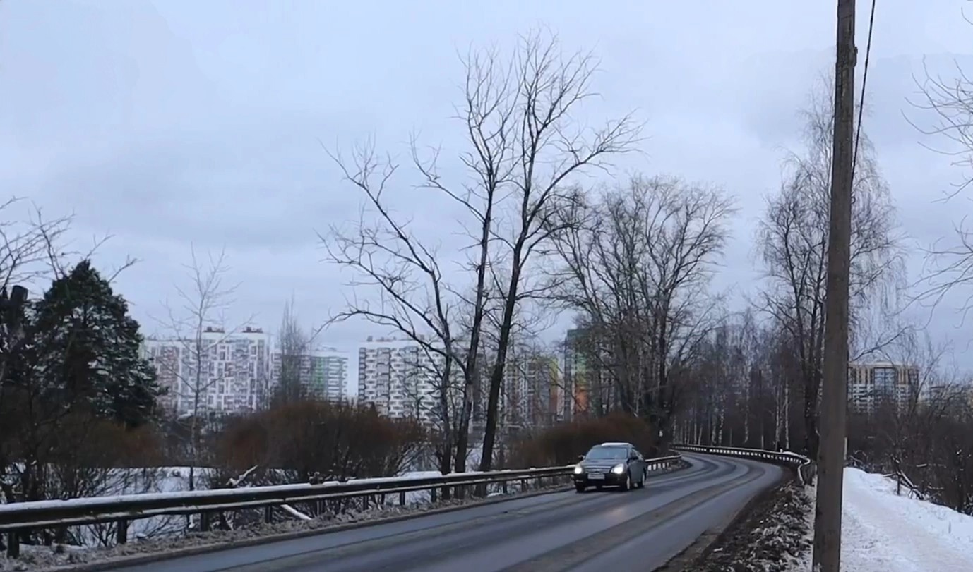 В Кирове водители рискуют утонуть в болоте, проезжая вечером через Чистые Пруды