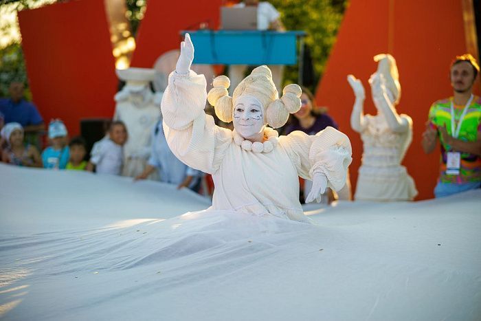 В Кирове впервые состоится фестиваль зимних уличных театров и сказочное шествие 150 Снегурочек