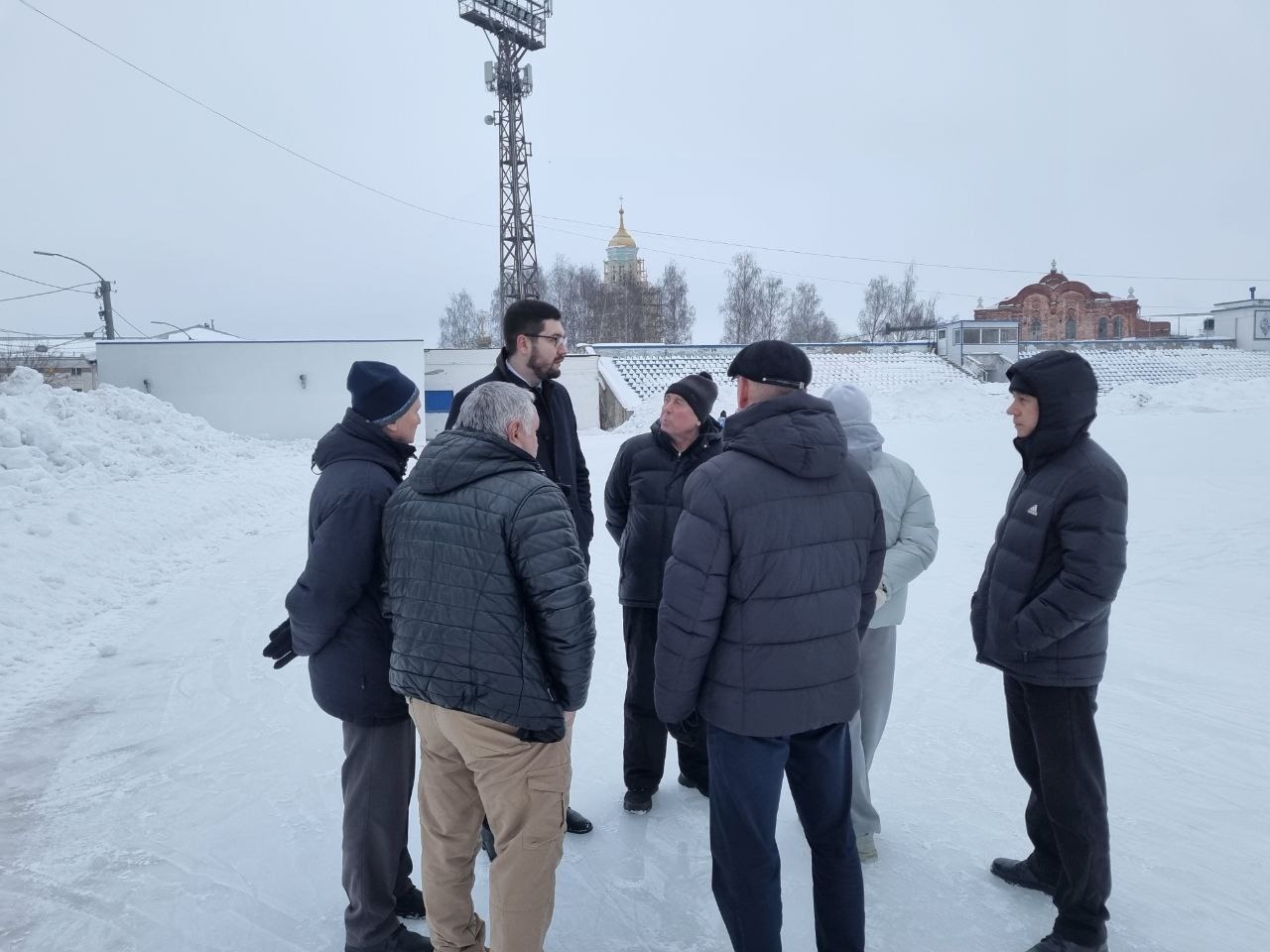 В Кирове заканчивают восстановление льда на стадионе "Динамо"