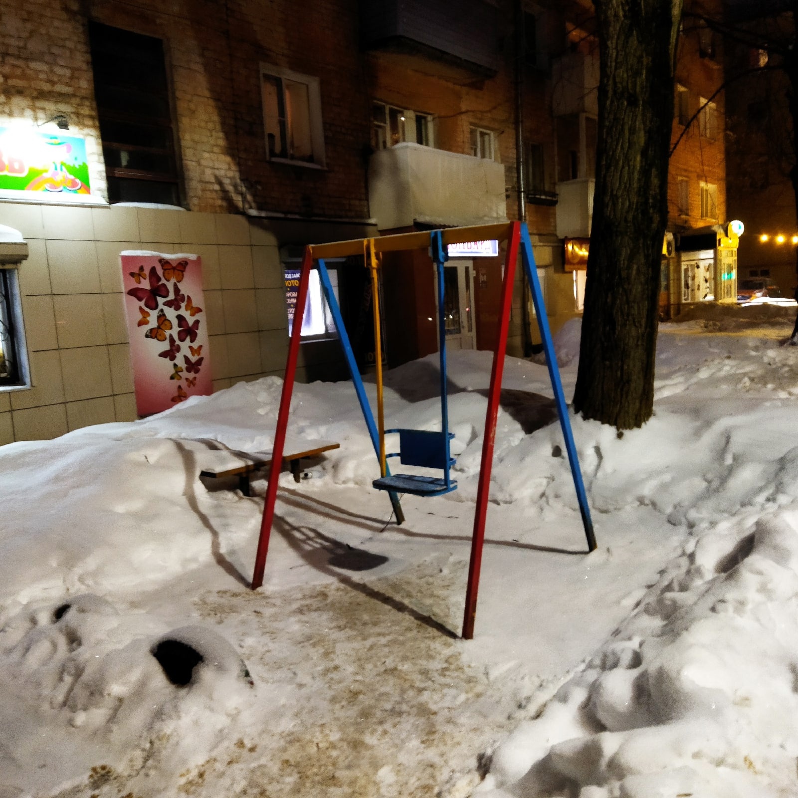 В Кирово-Чепецке нашли пропавшего подростка в подъезде одного из домов