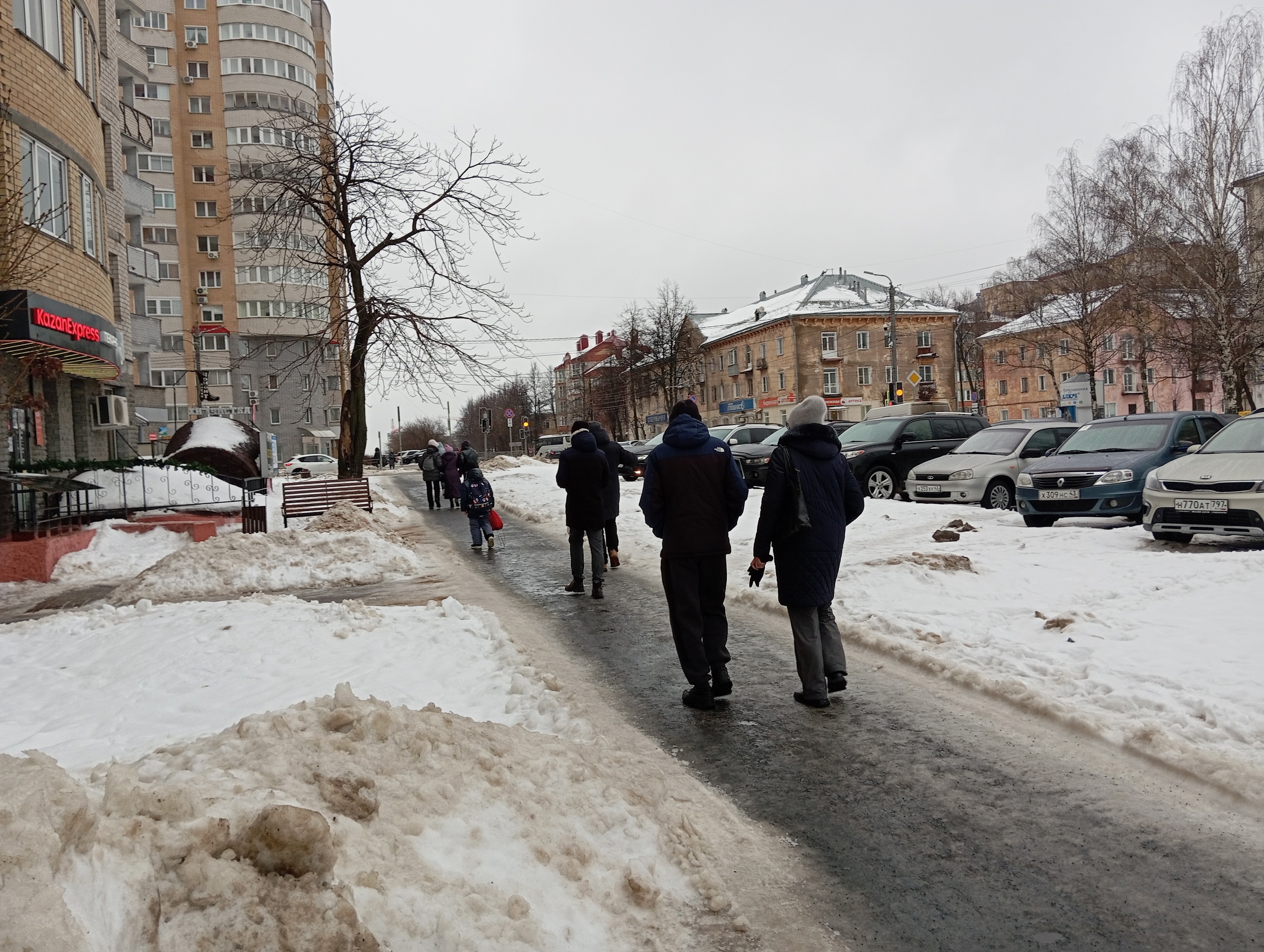 Плюсовая температура и снег с дождем: какой будет погода в Кирове 27-29 января