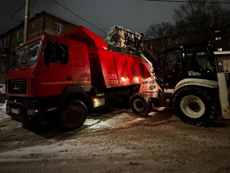 В администрации сообщили, с каких улиц будут вывозить снег в Кирове 29-30 января