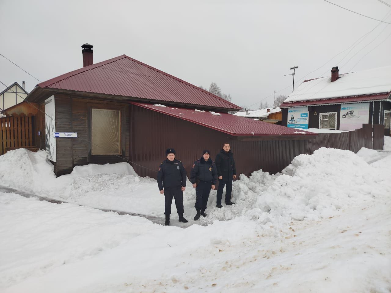 В Нагорском районе 8-летнего мальчика завалило снежной массой 