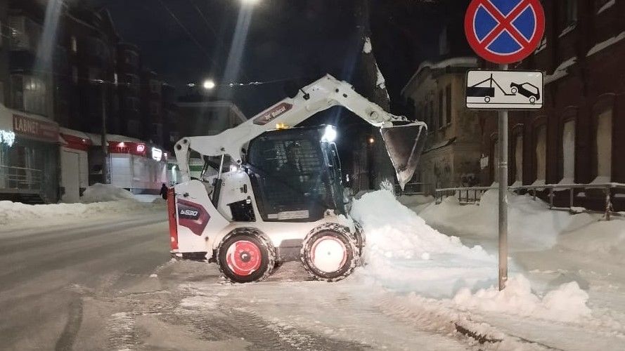 В Кирове уберут снег с восьми улиц: участки, где не стоит парковаться 6 февраля