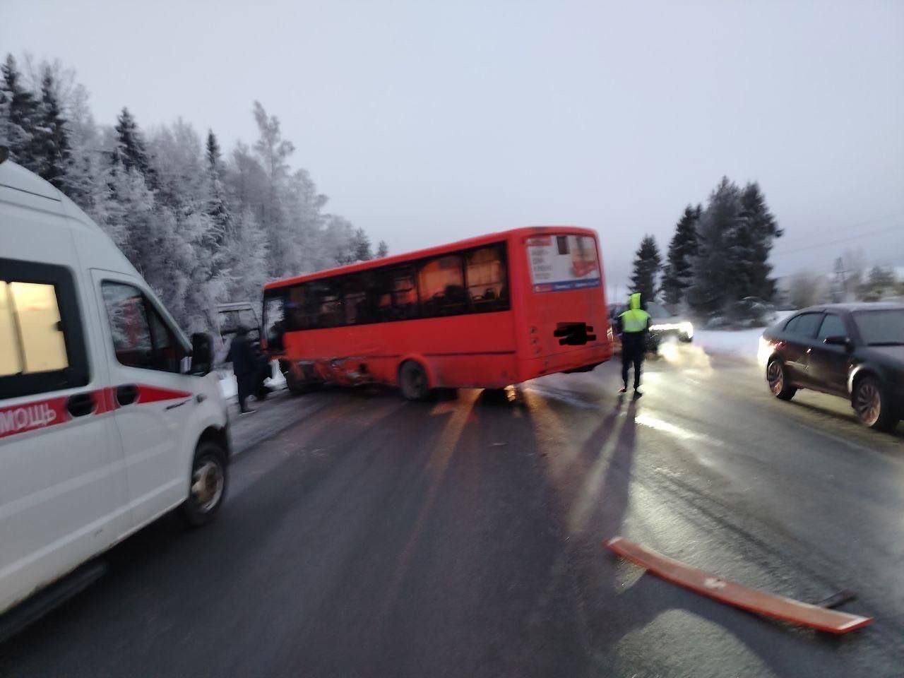 Появились подробности смертельного ДТП с городским автобусом под Кировом