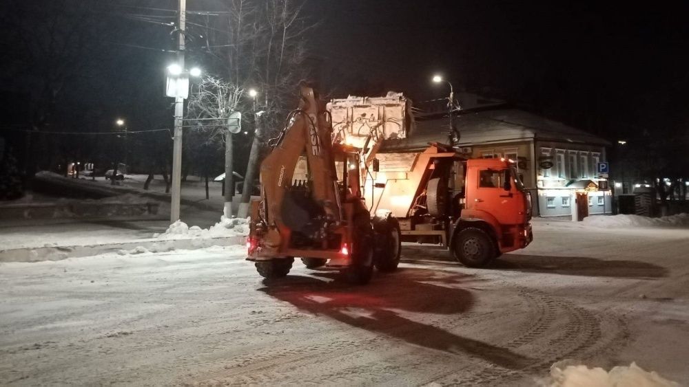 В Кирове 13-14 февраля вывезут снег с трех участков: горожан просят убрать авто