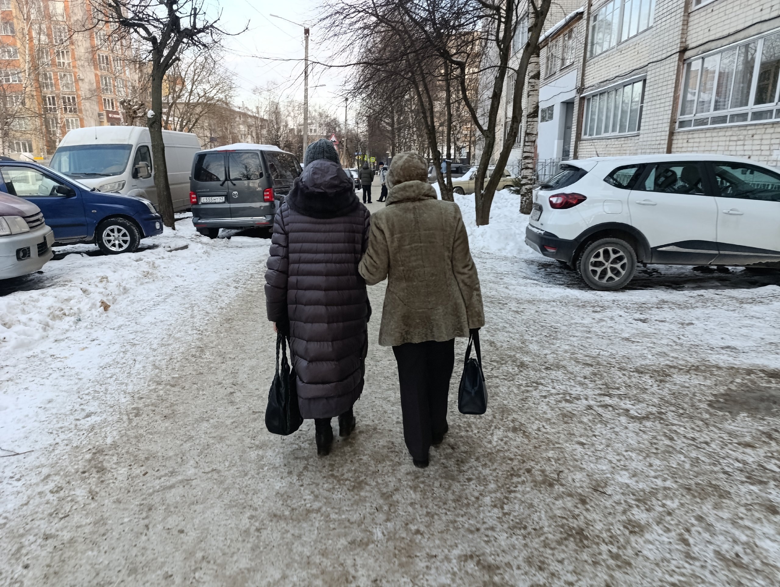 Теперь это запрещено. Пожилых людей, доживших до 70 лет, ждет приятный сюрприз с 10 апреля