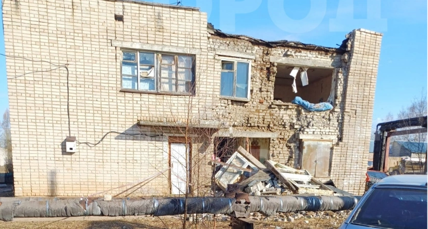В селе Кирово-Чепецкого района произошло частичное обрушение фасада жилого дома