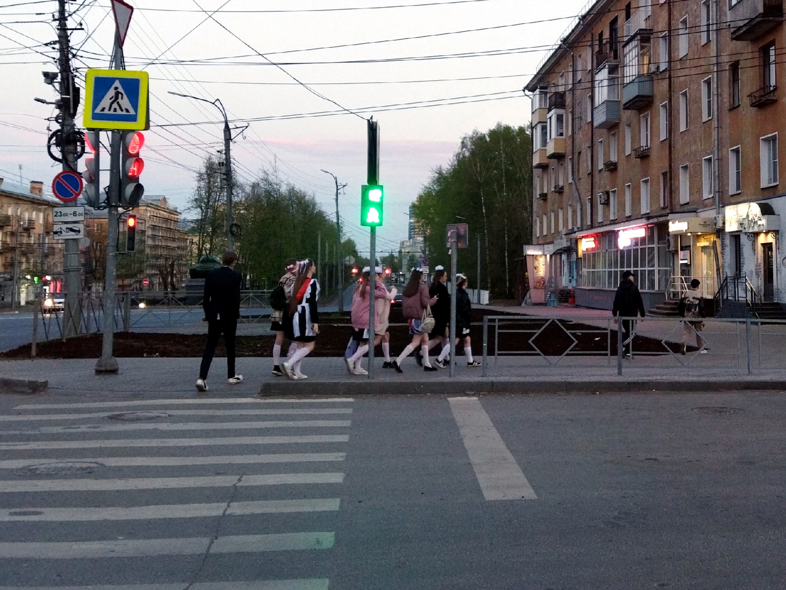 Из-за ситуации в стране тысячи российских школьников останутся без выпускных