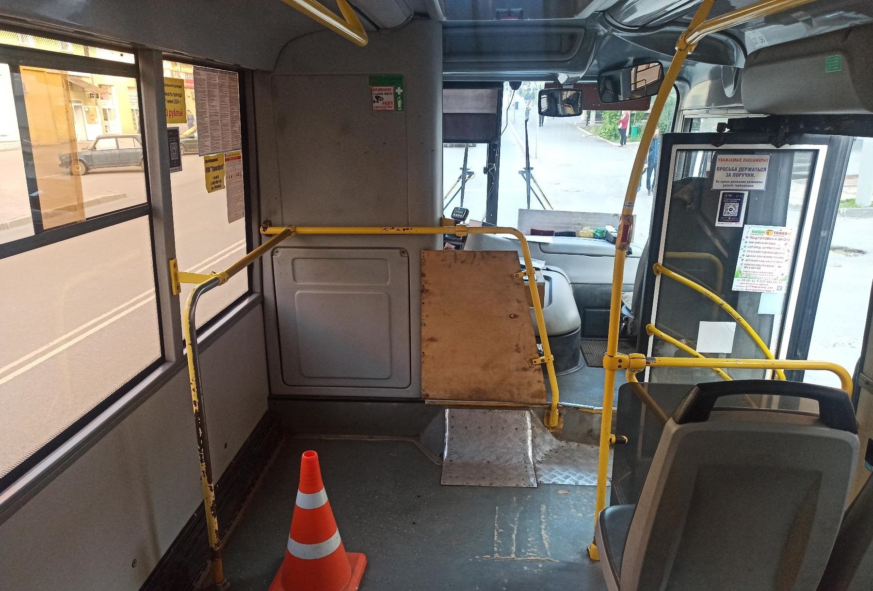 Поездка в городском автобусе обернулась для кировчанки травмами
