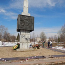 Восточный омутнинского кировский. Поселок Песковка Омутнинский район. Посёлок Песковка Кировская область. Кировская область Омутнинский район пгт Песковка. Памятники пгт Песковка Кировская область.